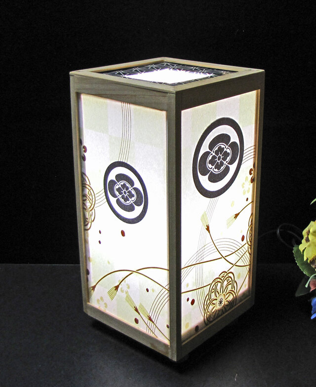 ◆家紋の宿り木=「丸に木瓜」（家紋変更可）／至福の明り・心温まるひととき／LED昼白色･桧枠造・フイルム加工・軽量／