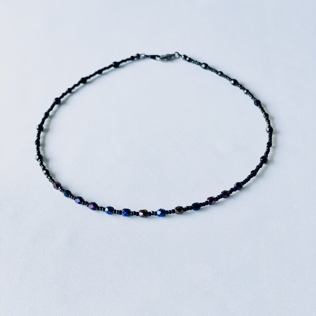 メタリック＆ブラック　チェコガラスビーズのショートネックレス