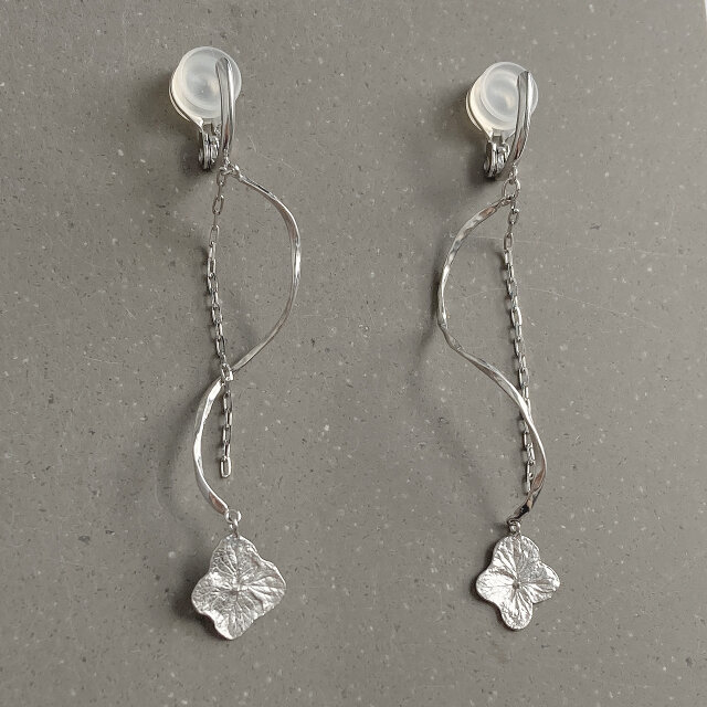 【1点もの】アジサイとスパイラルスティックイヤリング