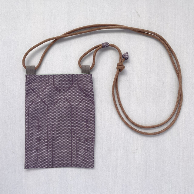 【1点もの】着物地のミニサコッシュ -正絹 大島紬の着物 紫 & 木綿 ライムグリーン（ヴィンテージ） CRB640