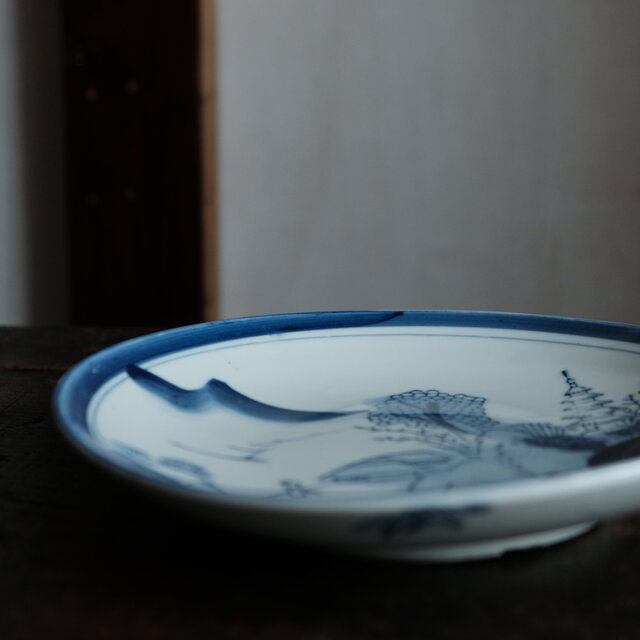 鍋の具材を盛り付けたくなる◇山水楼閣風景の絵。瀬戸焼 染付中皿 骨董