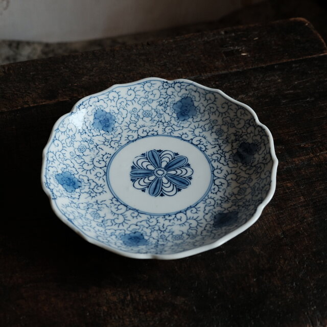 花唐草で可愛い◆瀬戸焼　花唐草文印判七寸中皿　骨董・antiques 丁寧な暮らしに。大正〜昭和初期