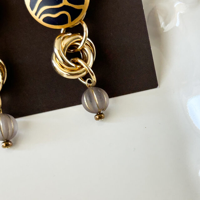 個性的な模様のボタンのイヤリング ピアス ボタンアクセサリー 2WAY