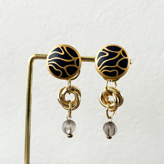 #1059B 2way ゴールド ボタン 個性 ハンドメイド ピアス イヤリング 個性的な模様のボタンのイヤリング ピアス ボタンアクセサリー 2WAY