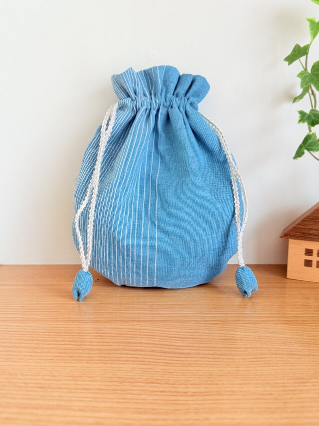 播州織のラウンド巾着袋（水色） | iichi 日々の暮らしを心地よくする