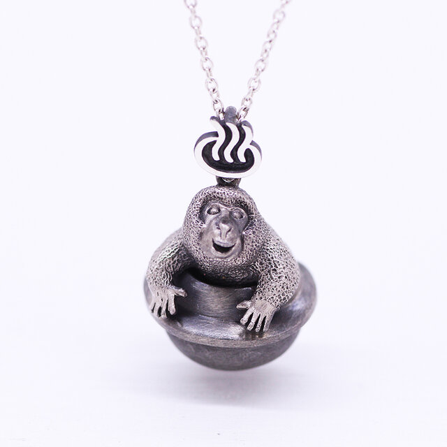 お猿の湯のシルバーペンダント/極楽の時間