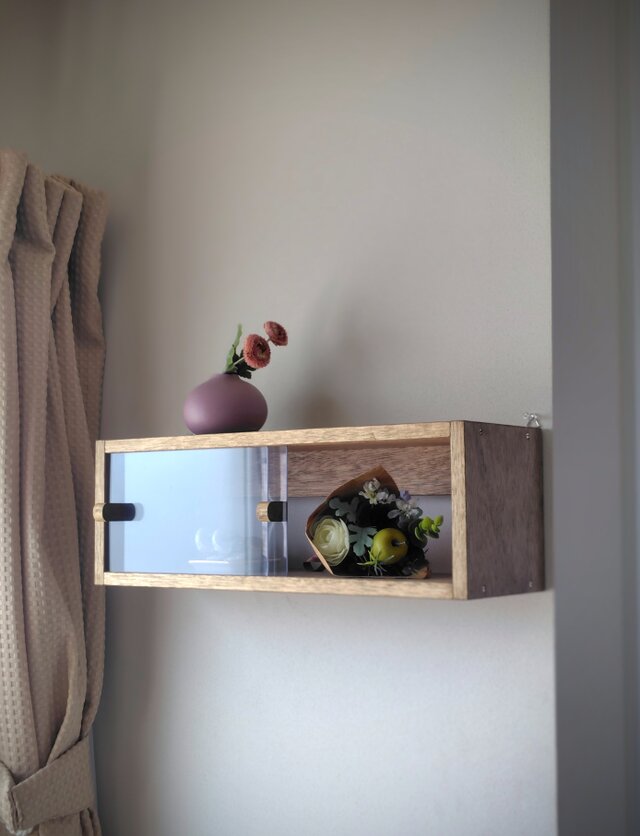 壁掛けのショーケース