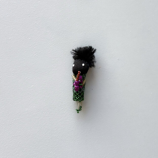 ビードワークブローチ　Little Traveler Grape