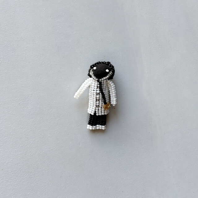 ビードワークブローチ　Little Traveler Doctor