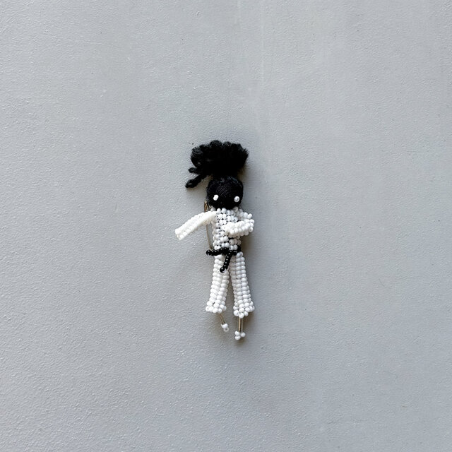 ビードワークブローチ　Little Traveler Judo