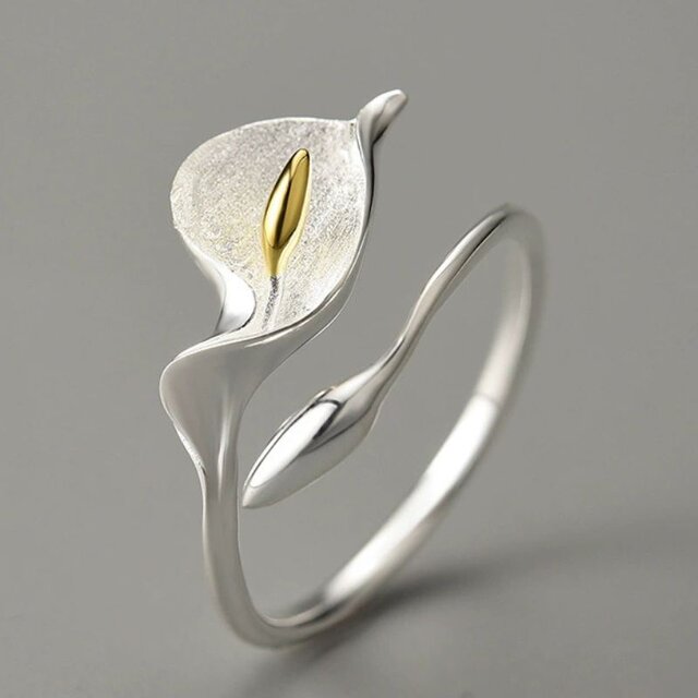 オランダカイウのリング- 指先にエレガントなアクセントを加える　R425