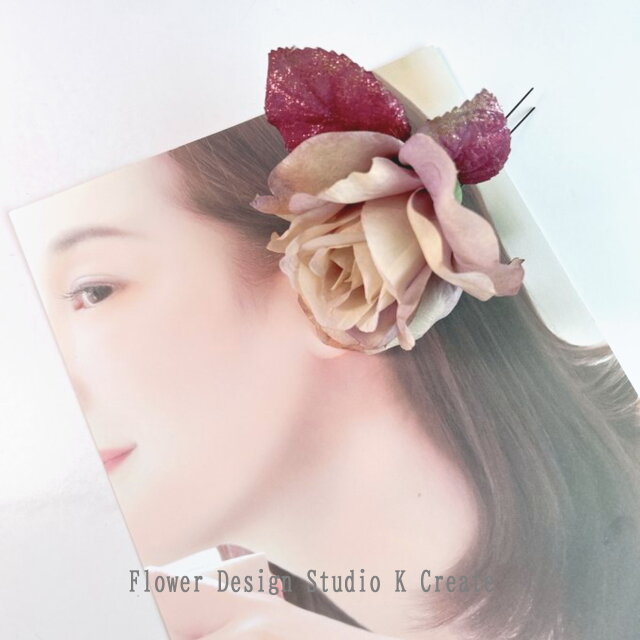 ピンクパープルのエアリーローズと葉っぱの髪飾り　フローレス　フラメンコ　ダンス　髪飾り　花飾り　頭飾り　ピンク　バラ　薔薇