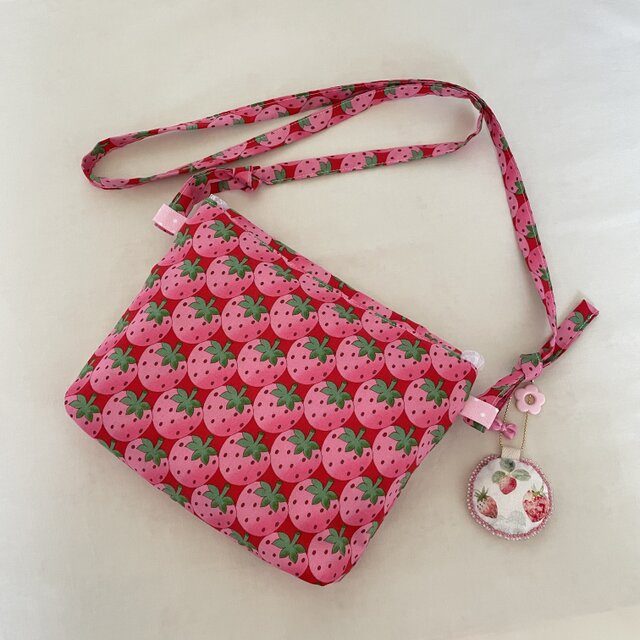 ポシェット キッズ苺 | iichi 日々の暮らしを心地よくするハンドメイド