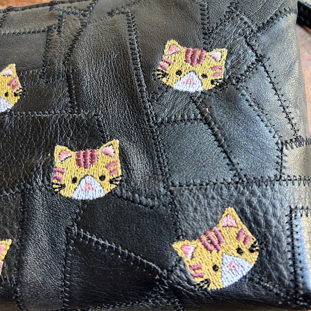 感謝価格　SALE 猫柄　パッチワーク　16cmファスナーポーチ 人気 感謝価格 SALE 猫柄 16cmファスナーポーチ 人気 ハンドメイド