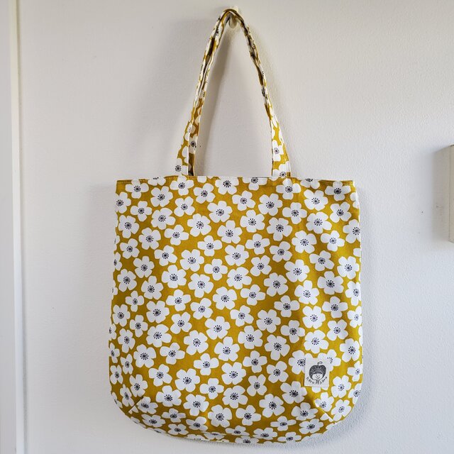 北欧調 花柄の丸底トートバッグ