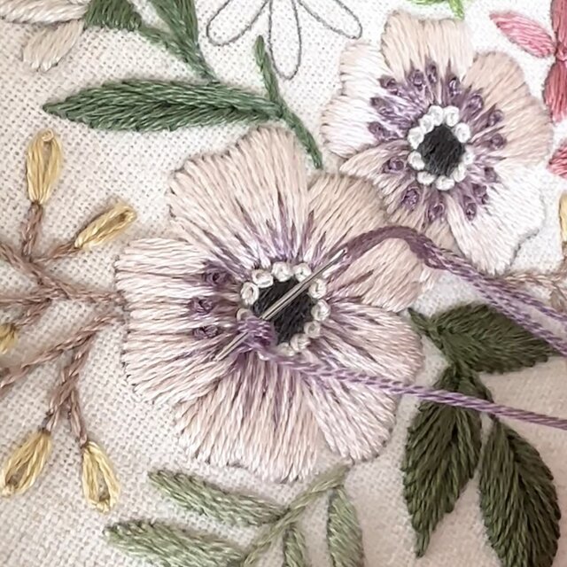 刺繍キット〉アネモネの刺繍フレーム | iichi 日々の暮らしを心地よく