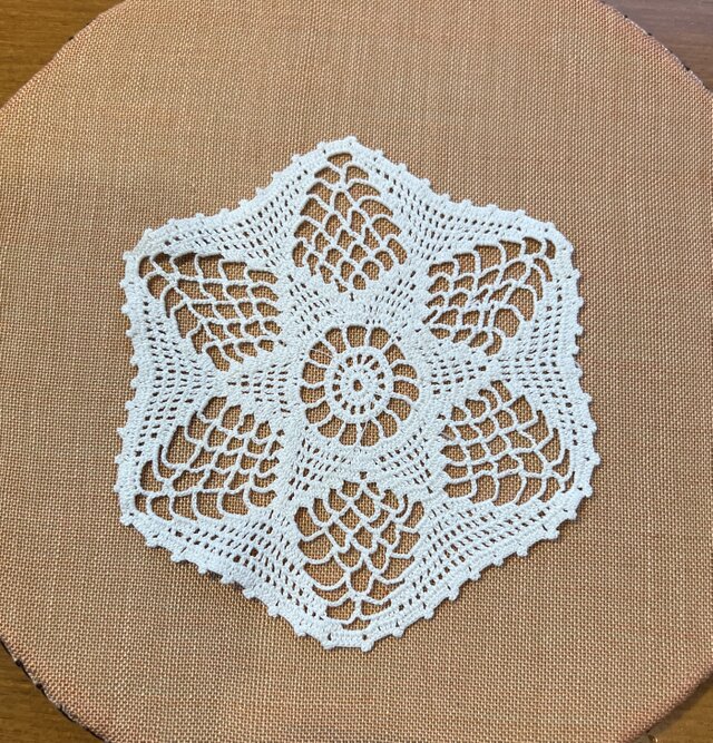 手編みミニドイリー　F、白六角