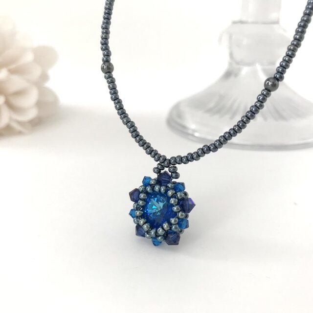 スワロフスキーブルービッグクリスタルスクエアペンダント スワロフスキーブルービッグクリスタルスクエアペンダント