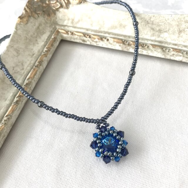 新品同様 SWAROVSKI スワロフスキー クリスタル ネックレス 青 箱付き スワロフスキークリスタルネックレス、スワロフスキーペンダント