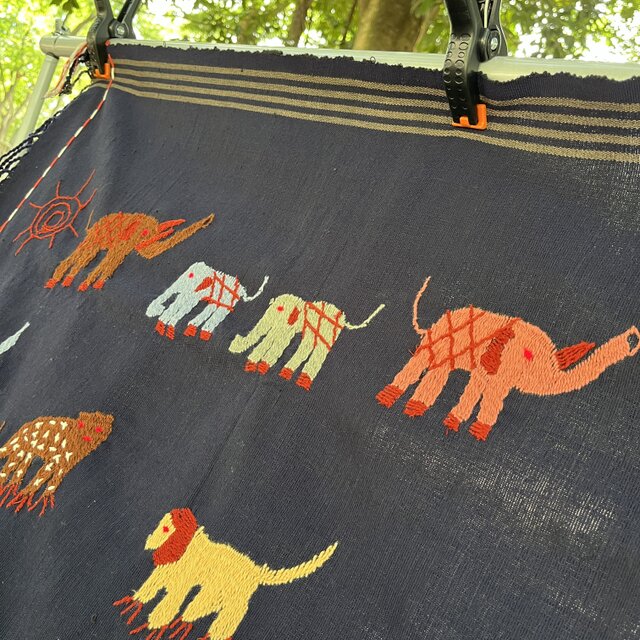 ミャンマー・チン族手刺繍布【ネイビー】Lot.2 | iichi 日々の暮らしを