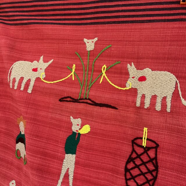 ミャンマー・チン族手刺繍布【レッド】Lot.2 | iichi 日々の暮らしを