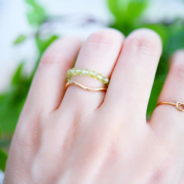 2WAY 指輪兼イヤリング プチペリドットと波 ウェーブの2連風リング 8月誕生石　フリーサイズ