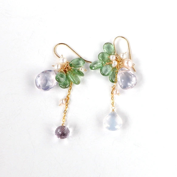 薄藤の夢　　スコロライトxグリーンアパタイト　アシンメトリーピアス