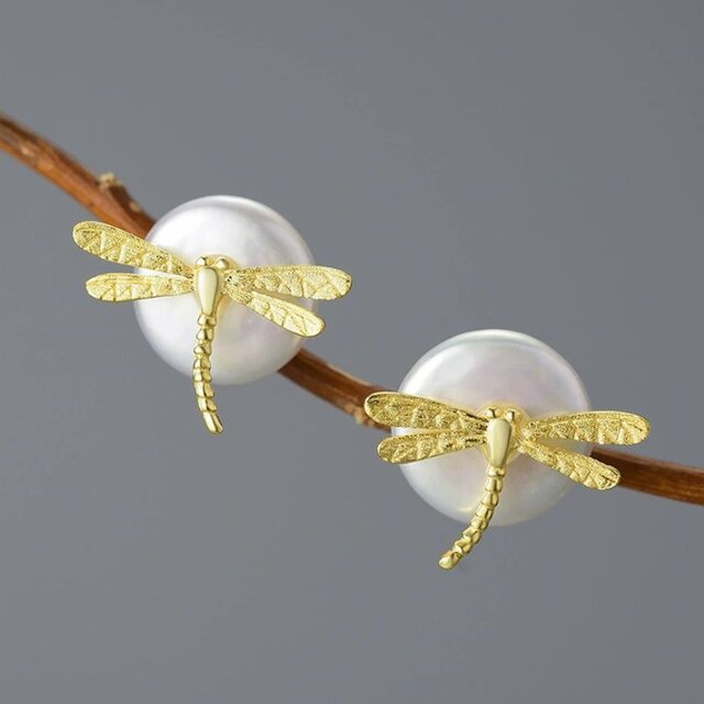 トンボのピアス - 細やかなディテールが特徴　P194