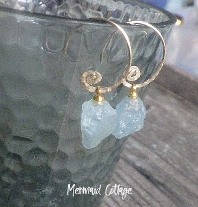 *14kgf* Raw Aquamarine アクアマリン原石（L）の渦巻きピアス☆槌目