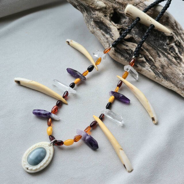 鹿の角 グアテマラ翡翠のシャーマンネックレス