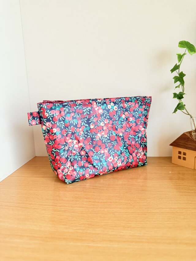 ラミネート大きな隠しマチポーチ Cathスウィーツ柄❤️Handmade ラミネート大きな隠しマチポーチ Cathスウィーツ柄❤️Handmade