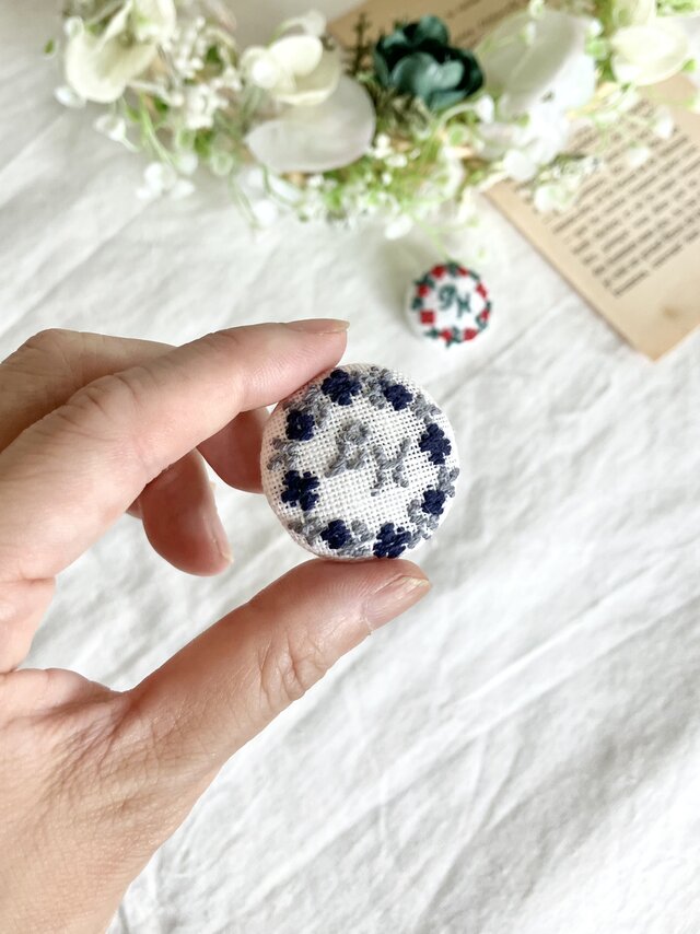 リースブローチ2(紺・グレー・LH)