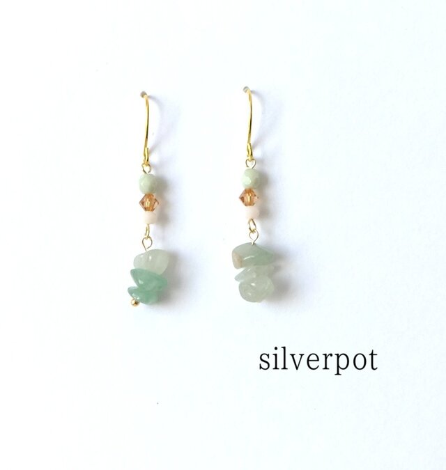 G53【天然石　グリーンアベンチュリン】優しい色味のくすみカラーのピアス（パーツ変更可能）