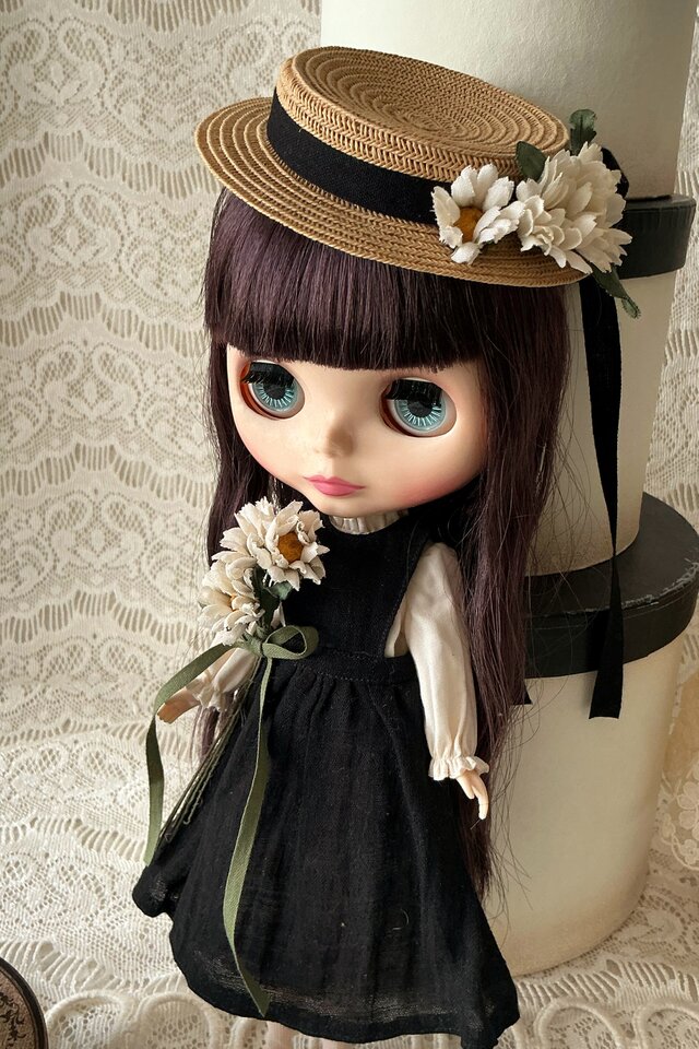 マーガレットワンピース❤️カンカン帽ハット❤️ハンドメイド♡ドールチャーム ドール用ドライ風マム付きのカンカン帽と花束のセットB(内径約7.4cm