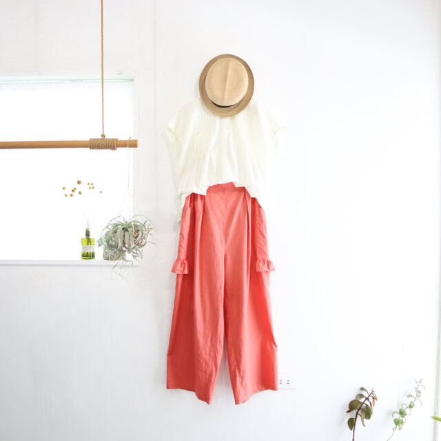 ruk☆ 新品未試着　OHGA POCKET FRILL Sサイズ frill pocket straight pants (green) | iichi 日々の暮らしを