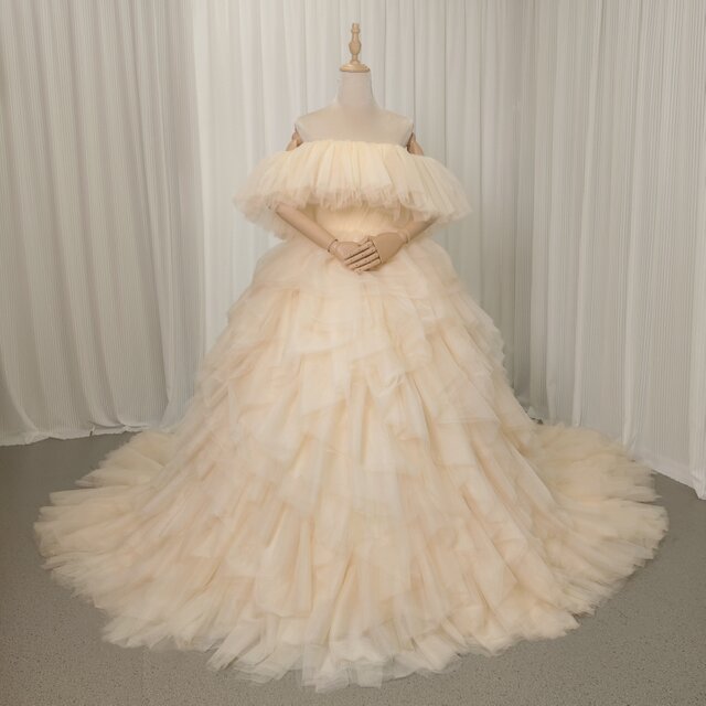 豪華！カラードレス シャンパン色 オフショルダー 柔らかく重ねたチュールスカート ボリュームドレス 花嫁