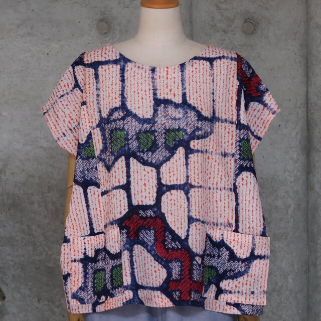 有松絞りのTブラウス    フリーサイズ    フレンチ袖　　着物リメイク　