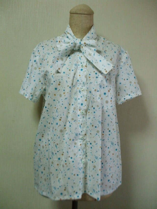 【ラスト１】リバティタナローン　ニコ(Niko)　ボータイ半袖ブラウス　Ｍ～Lサイズ