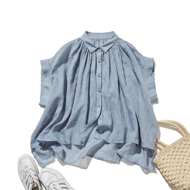 夏の定番！エアリー麻のブラウス　小花プリント　超ゆったりシルエット　ブルーグレー　250801-3