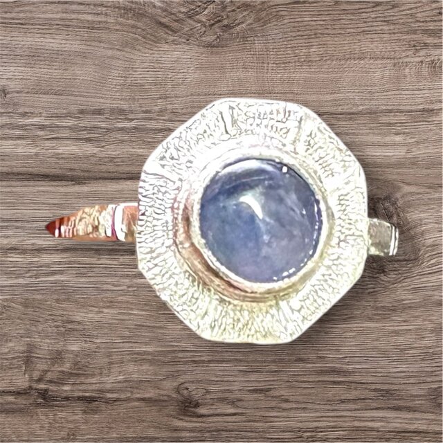 ブルースターサファイア手彫りシルバーリング | iichi 日々の暮らしを