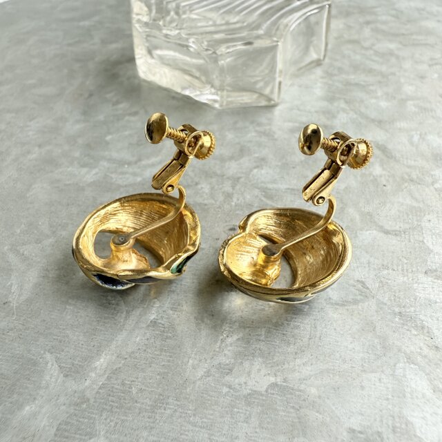 Y430-ヴィンテージイヤリング U.K. 1970〜80s Gold Tone Navy