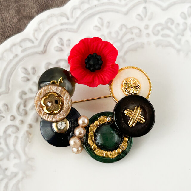 日常使いもできるブローチ　卒業式　入学式　ビジューブローチ　ピンブローチ　サークルブローチ　リメイク　ボタン