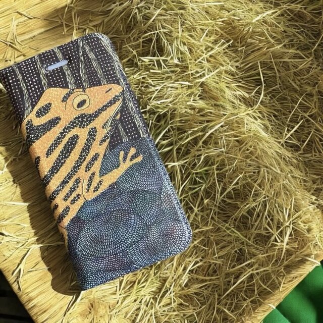 雨のくしゃみ｜コロキチ｜コロボリーヒキガエル｜帯なし手帳型