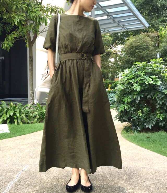 日常にもお出かけにも使える万能ワンピース麻のワンピース　お洒落な大人のカーキリネン　マキシワンピース