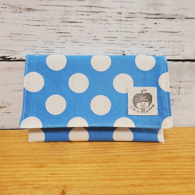 ぴったりが嬉しい！スリム通帳ケース ドット