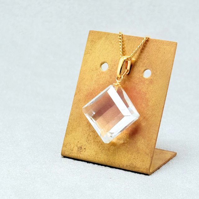 ラス1 18mm 立体研磨 クォーツ/白水晶  K24GP 天然石ネックレス - 3DRhombus S - 格子