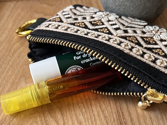 両面インド刺繍ポーチ 10cm フェイクレザー カラビナ② | iichi 日々の