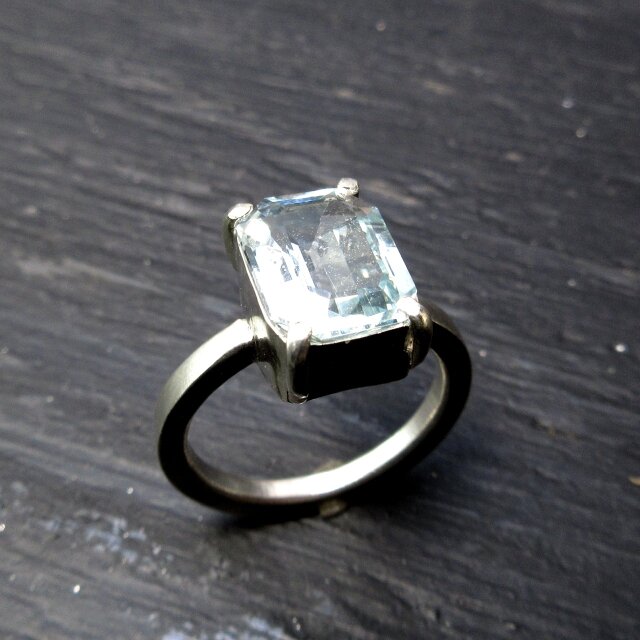 agete シンプルリング アクアマリン　美品　水色 agete シンプルリング アクアマリン 美品 水色 淡い淡い水色