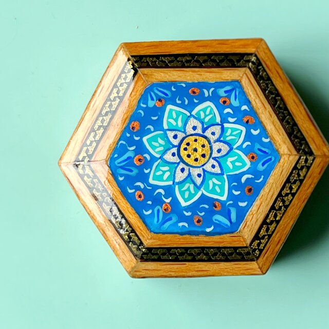 象嵌細工　宝石箱　小物入れ ペルシャの象嵌細工（寄木細工）小箱 宝石箱 六角形 ミニサイズ【KHA