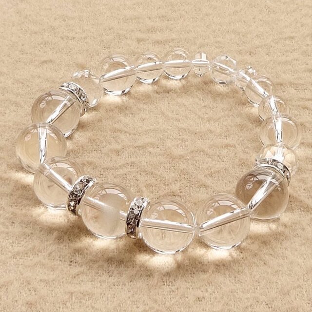 大きく羽ばたくために力強く地面を蹴る｜ホワイトファントムクォーツ･水晶（ブラジル産天然水晶）